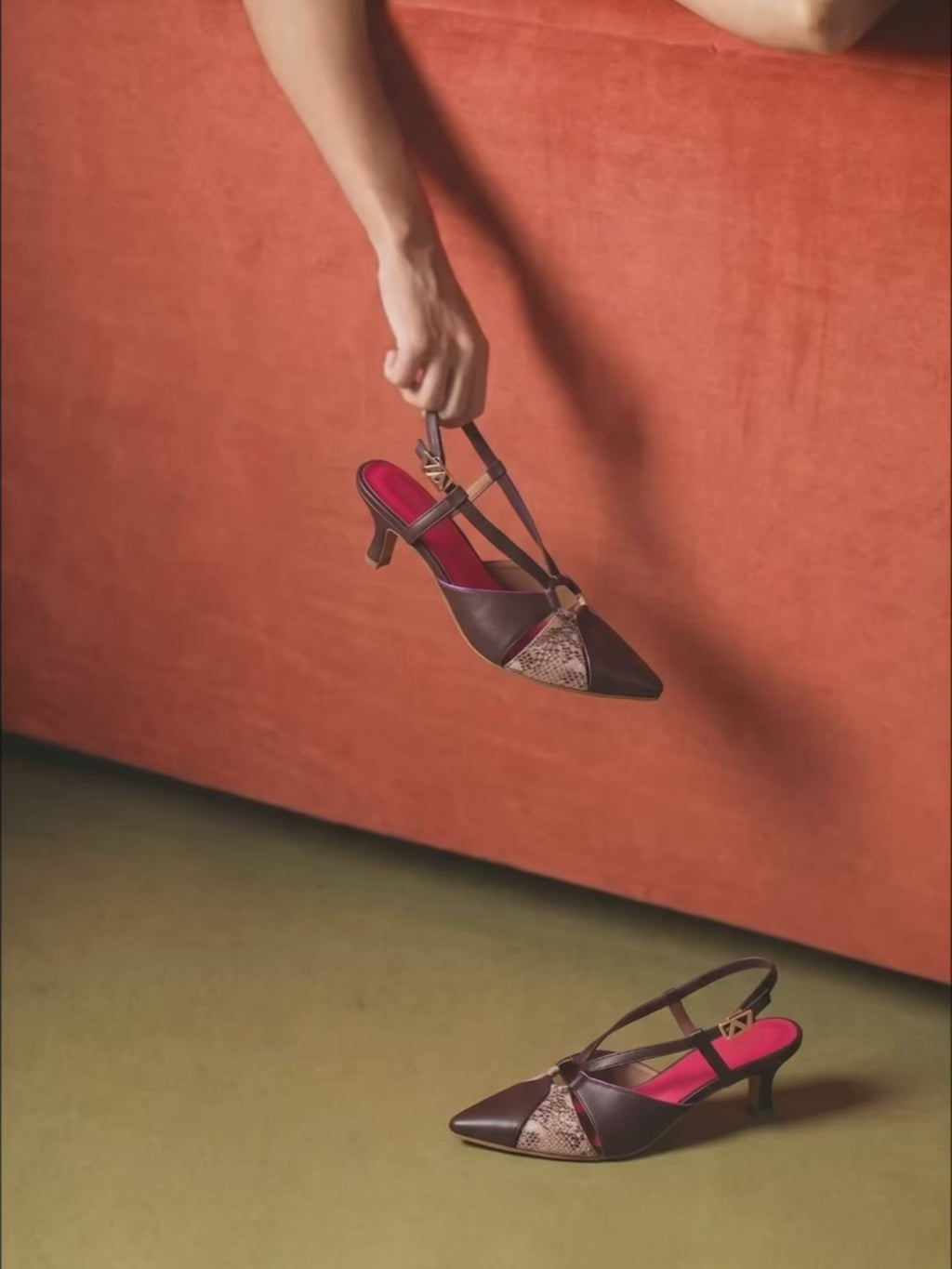 Rendezvous Espresso sling back kitten heel